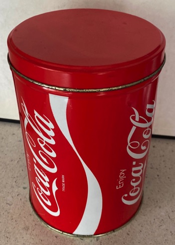 7626-4  € 3,00 coca cola voorraadblik rond D11 cm.jpeg
